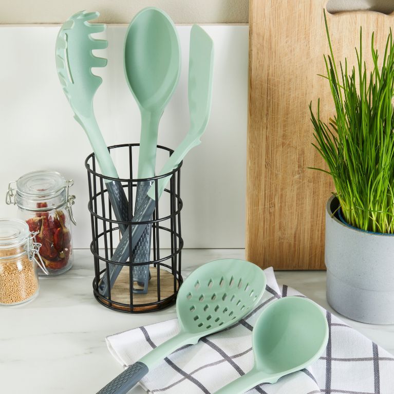 Kochutensilien zum Schneiden von Zutaten 